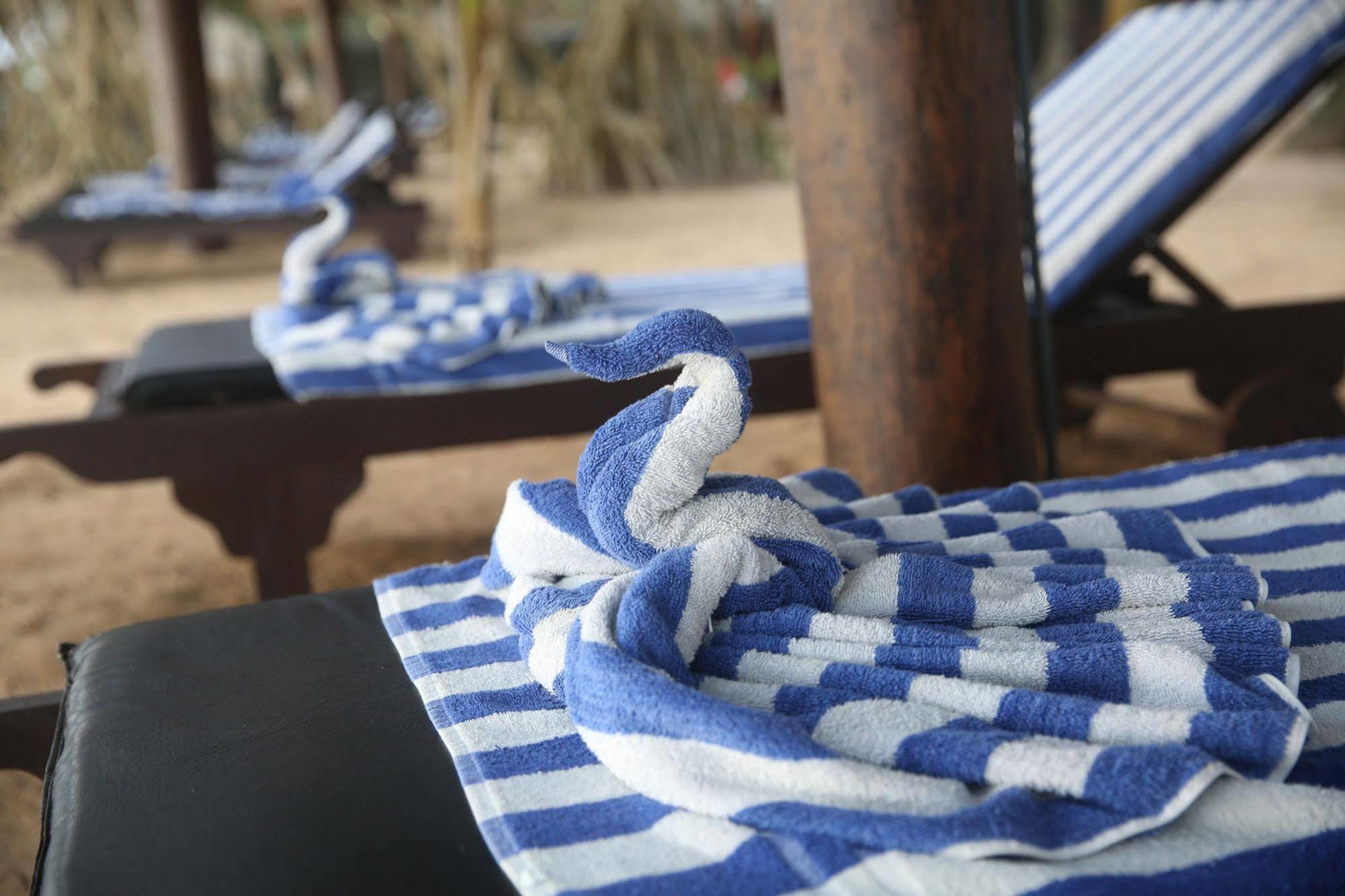 Thejan Beach Cabanas Bentota Exterior foto